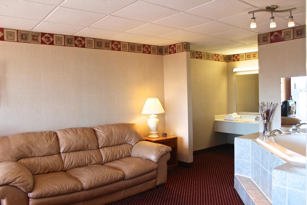 Suite with Whirlpool